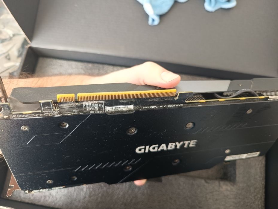 Відеокарта Gigabyte RTX 2060 Super з 3-ма вентиляторами