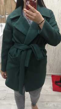 Изумрудное зелёное пальто
