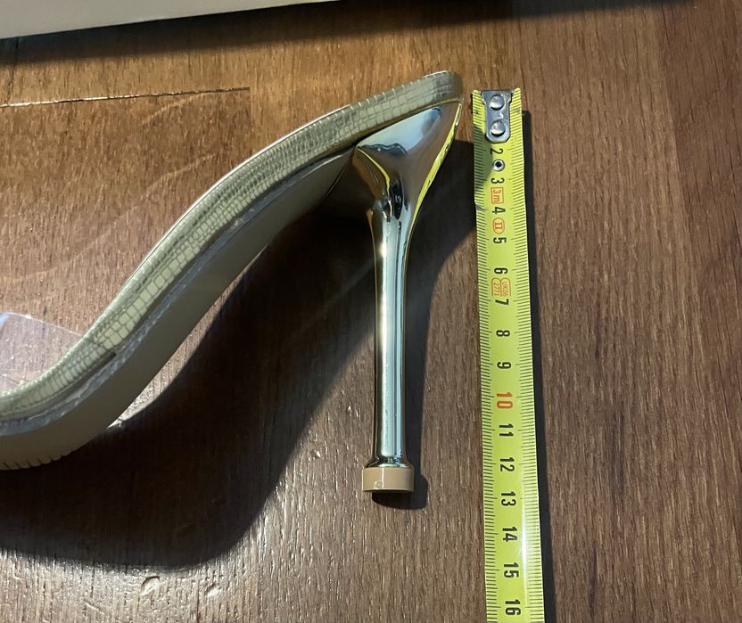 Klapki na szpilce ze szpicem-Złote