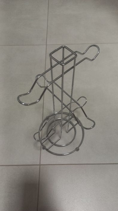 Stojak na kubki i ręcznik