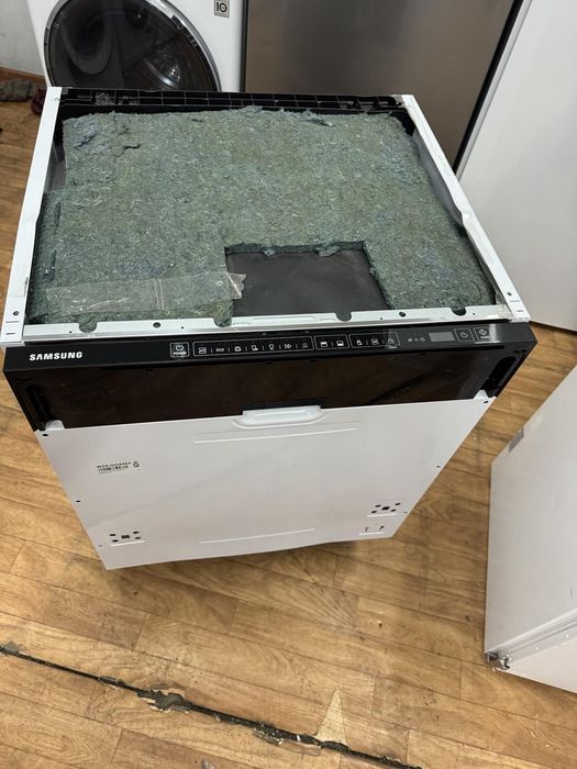 Посудомийна машина Samsung