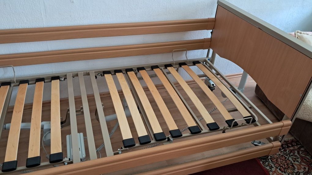 Łóżko rehabilitacyjne sprzedam.