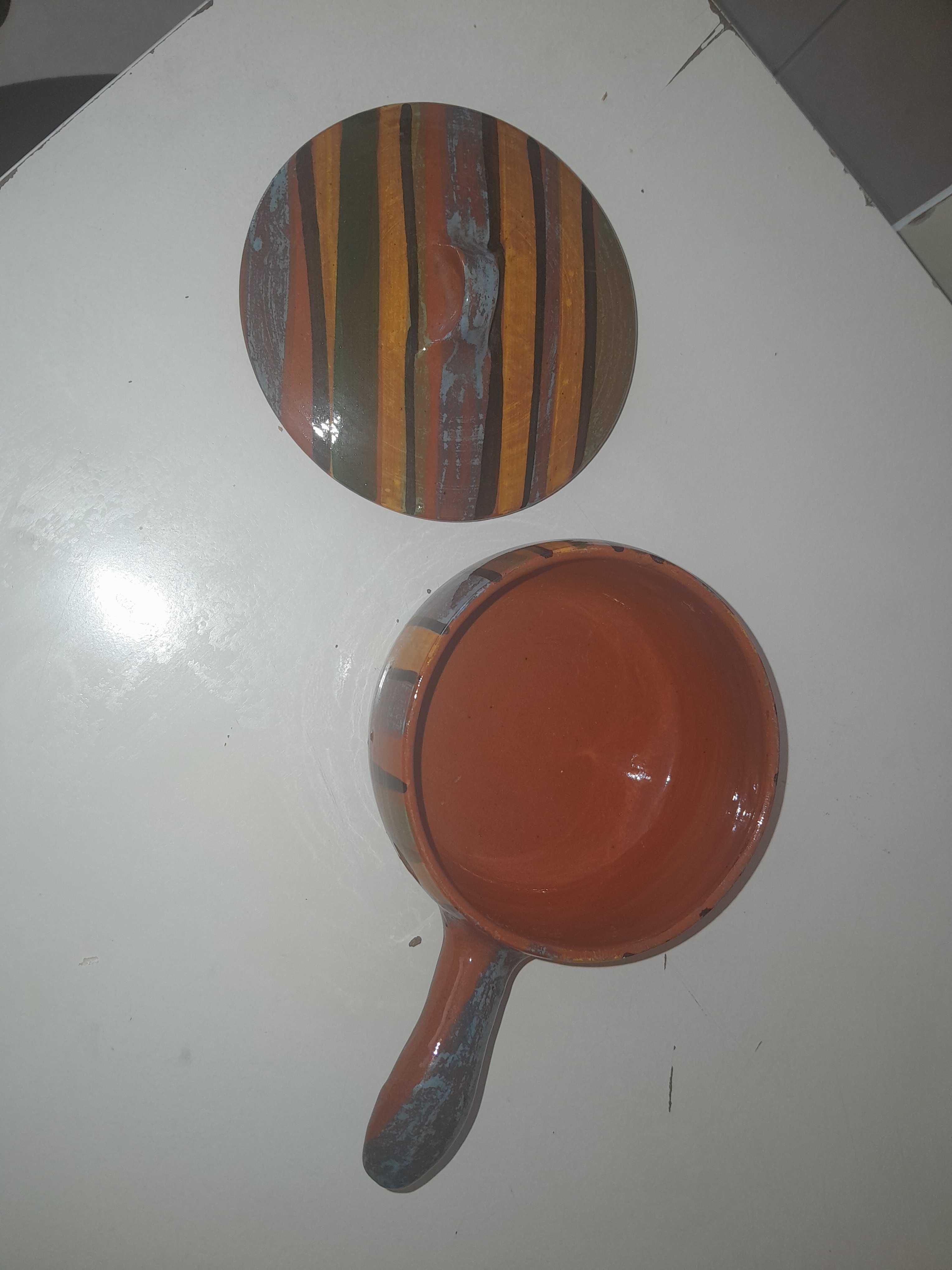 Peça de barro feito a mão mini