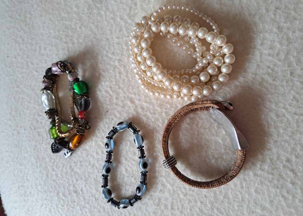 Óculos Tommy Hilfiger/Conjunto Just Cavalli/Pulseira Alex and Ani