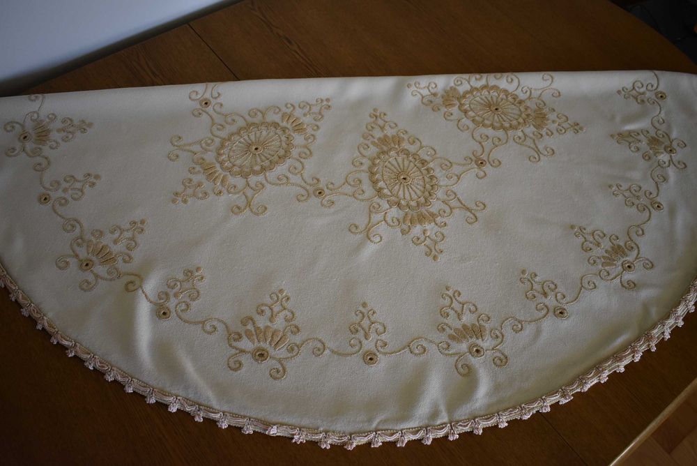 Obrus na okrągły stół