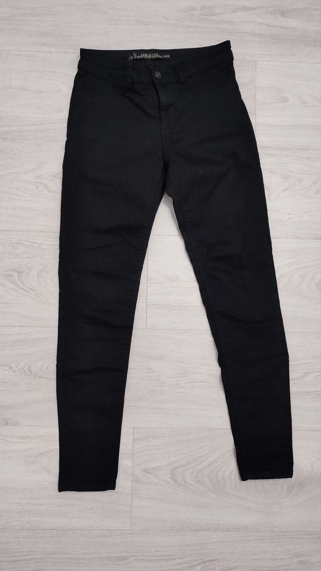 Czarne spodnie jeansowe dżinsy rurki skinny