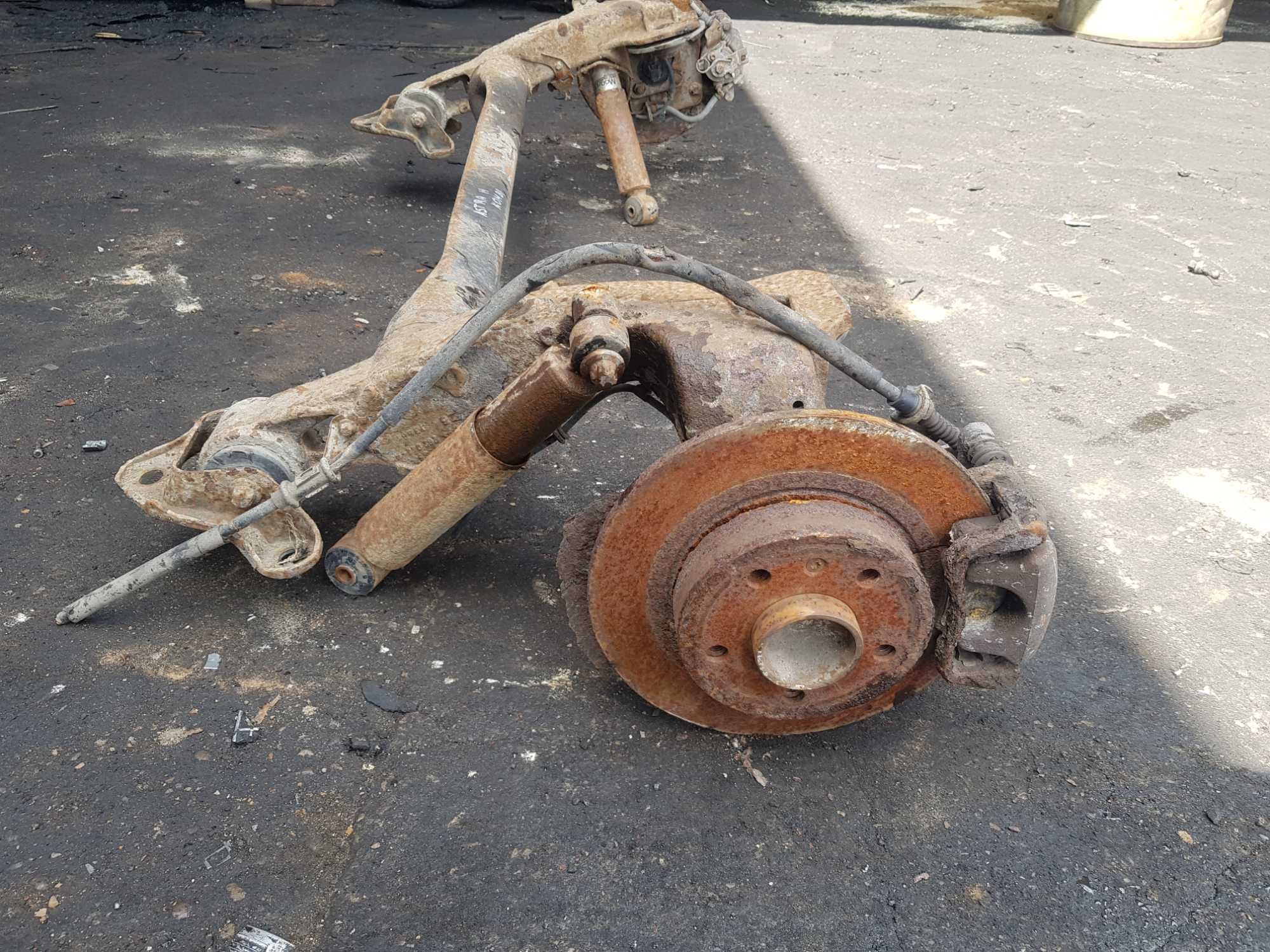 Opel Astra H Kombi Belka Oś Tył Tylna Zawieszenia ABS Tarcze