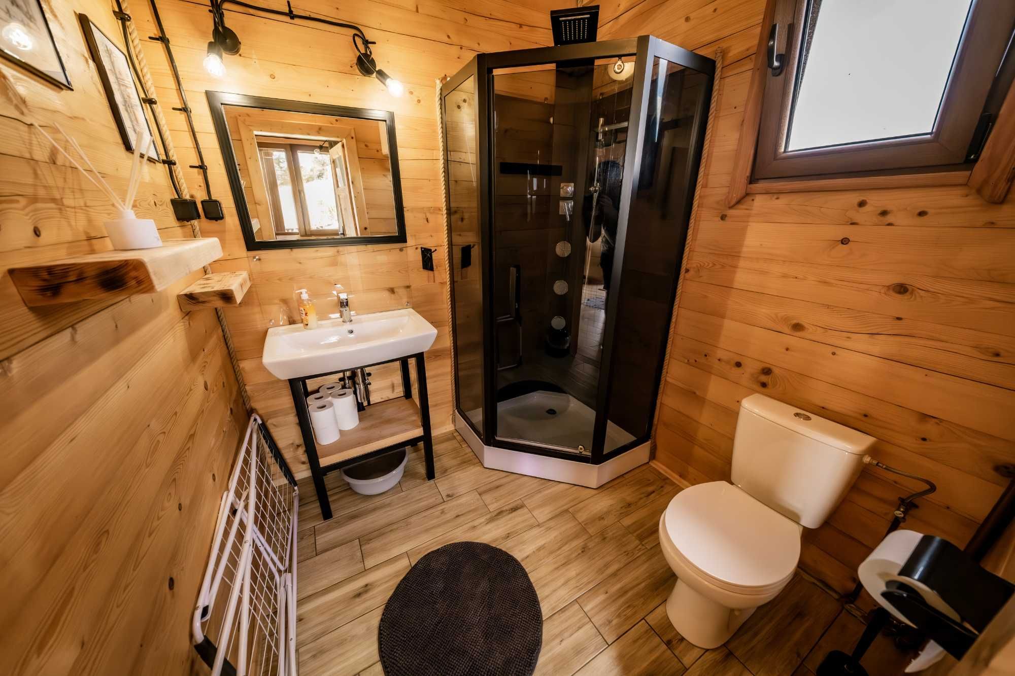 Domki Między Łąkami  Gorąca Balia Jacuzzi. Mazury Giżycko Pieczarki.