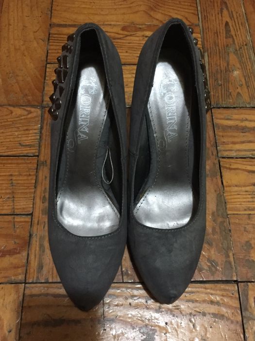Sapatos de Salto Alto Novos