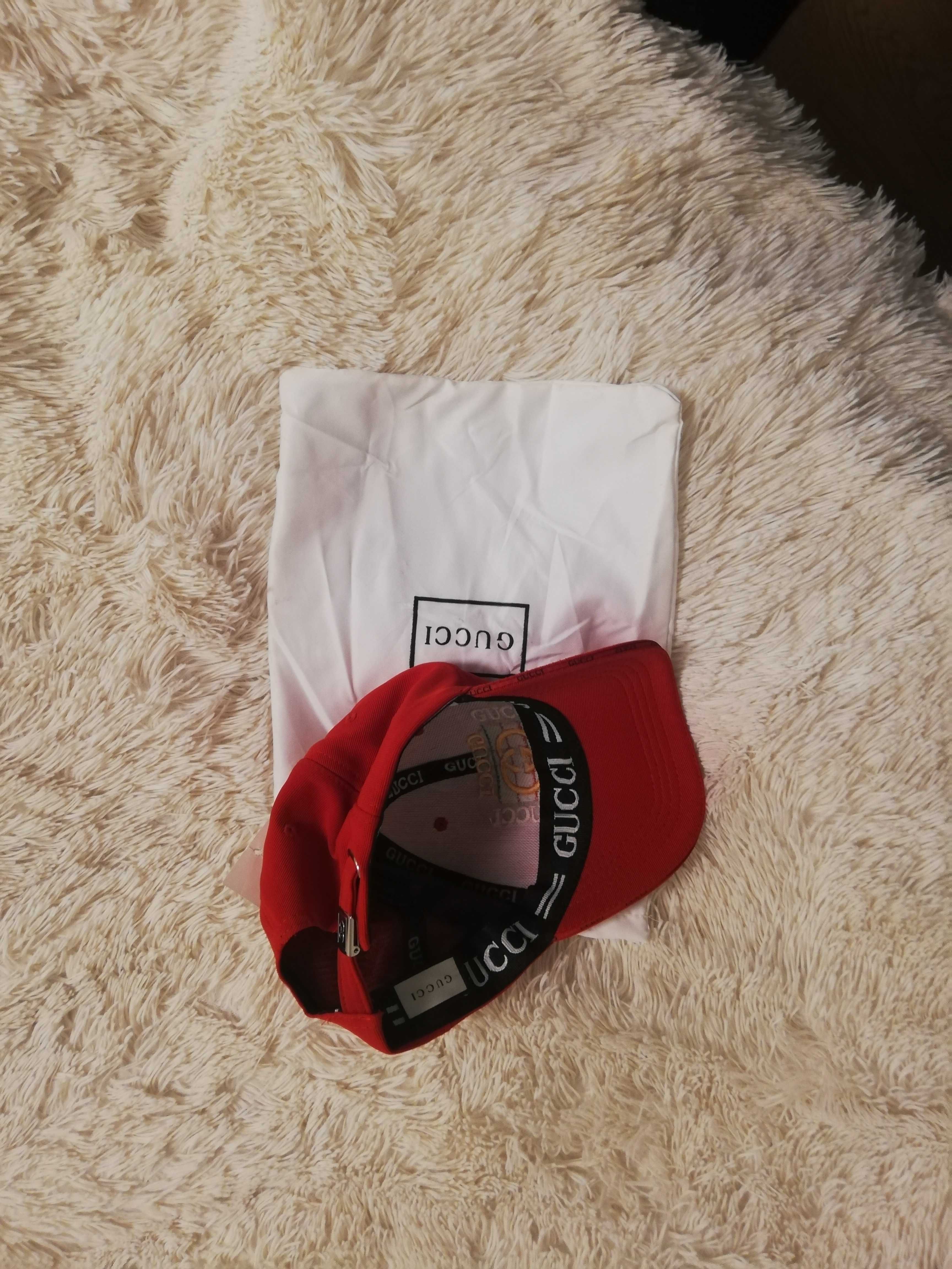 czapka Gucci czerwona czapka z daszkiem Gucci