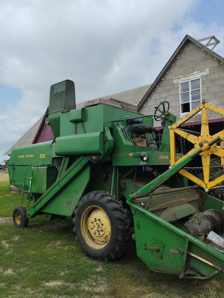 Комбайн John Deere 330