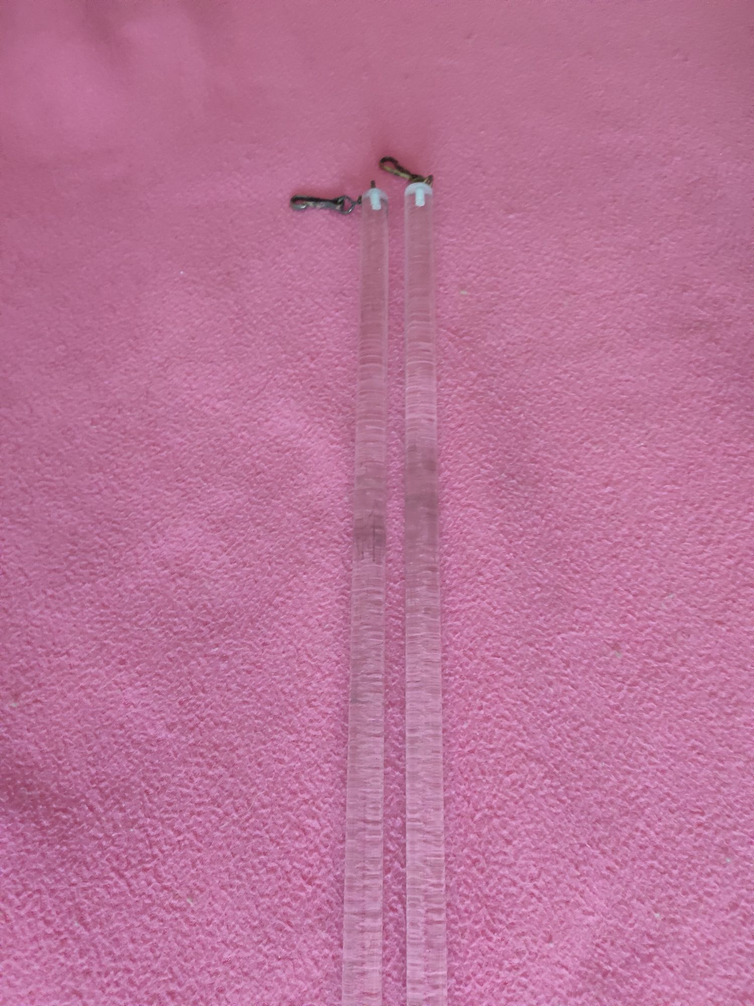 2 pendentes em acrílico para cortinados