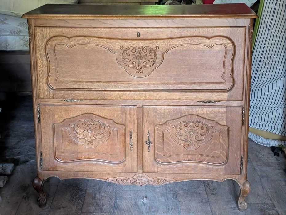 Piękna drewniana komoda