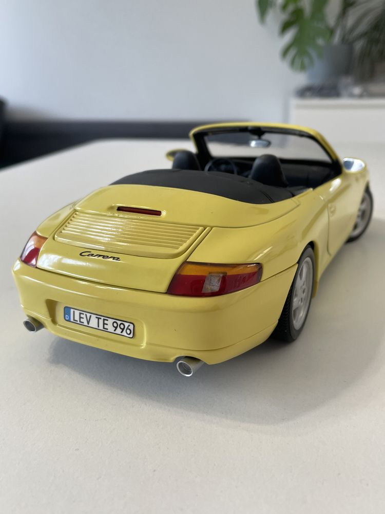 Model Porsche 911 Carrera Cabrio (996) 1/18 Gate jak UT Models 1:18