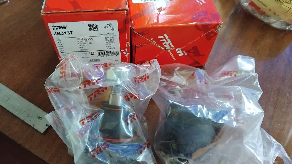 Верхня шарова опора TRW ваз2101... 2121..(пара). Кульова опора