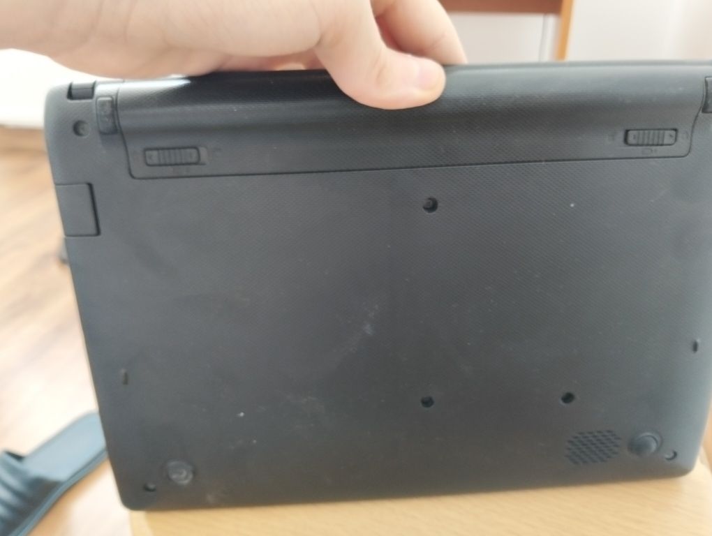 Laptop Asus windowsem 7