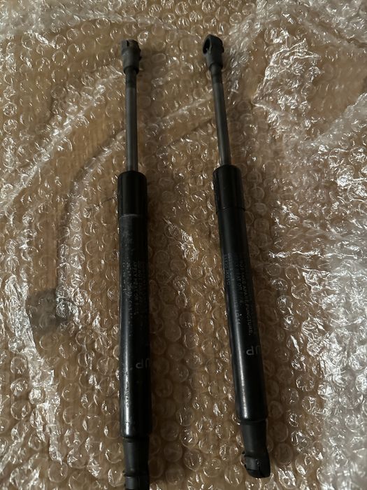 Амортизатор багажника Infinity G 25/35