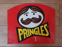 Stara metalowa tablica reklamowa 'Pringles'
