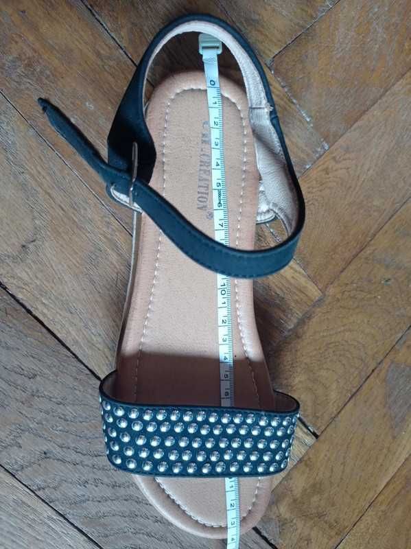 Nowe damskie sandały 38