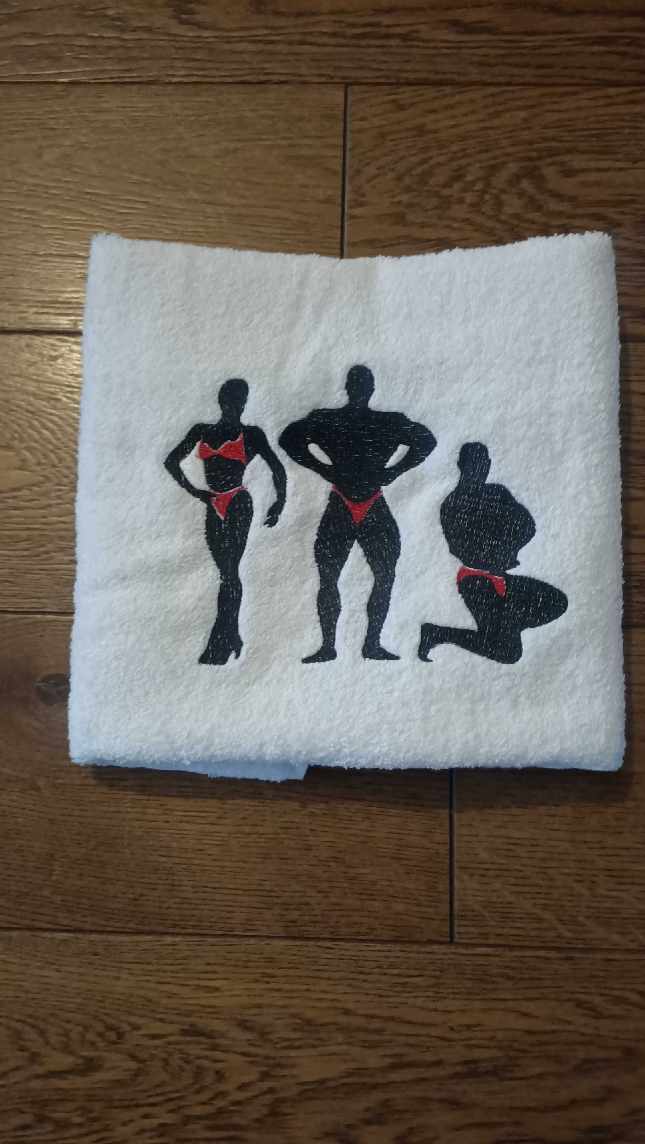 Ręcznik na siłownię z haftem. Kulturyści