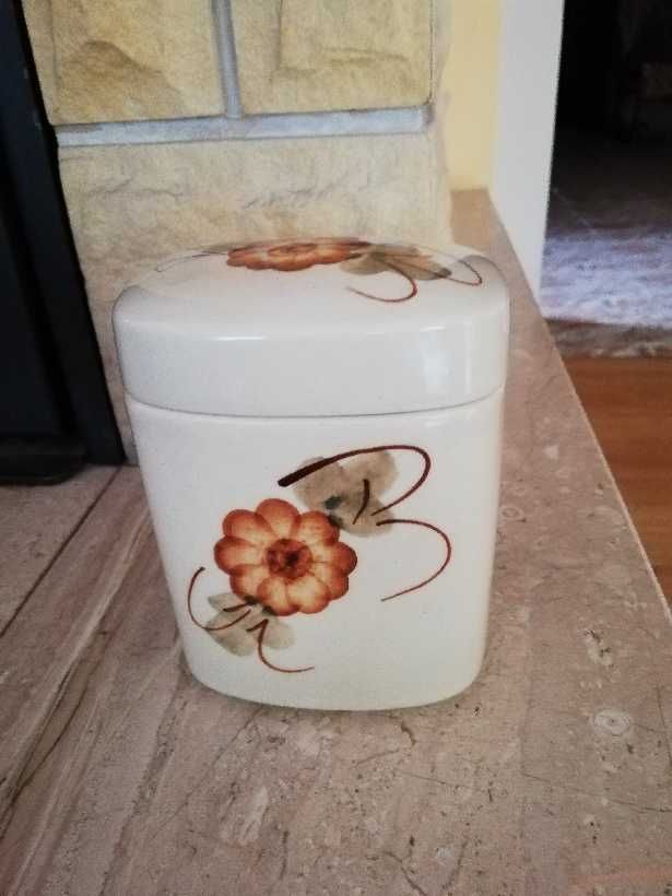 pojemniki ceramiczne do kuchni z przykrywką 2 szt wzór  kwiaty, PRL