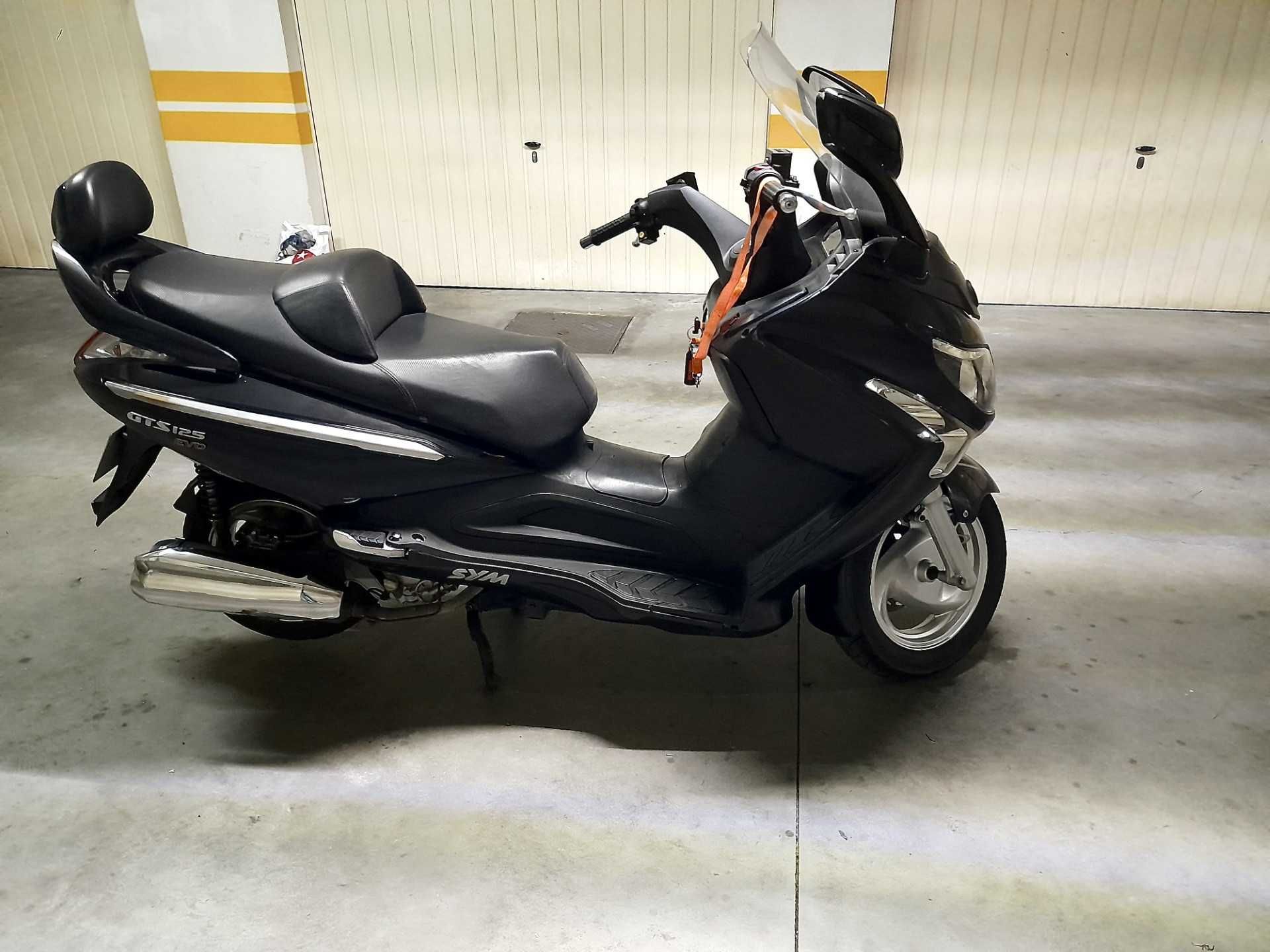 Scooter Sym GTS 125 Evo (Preta) C/ Poucos Kms