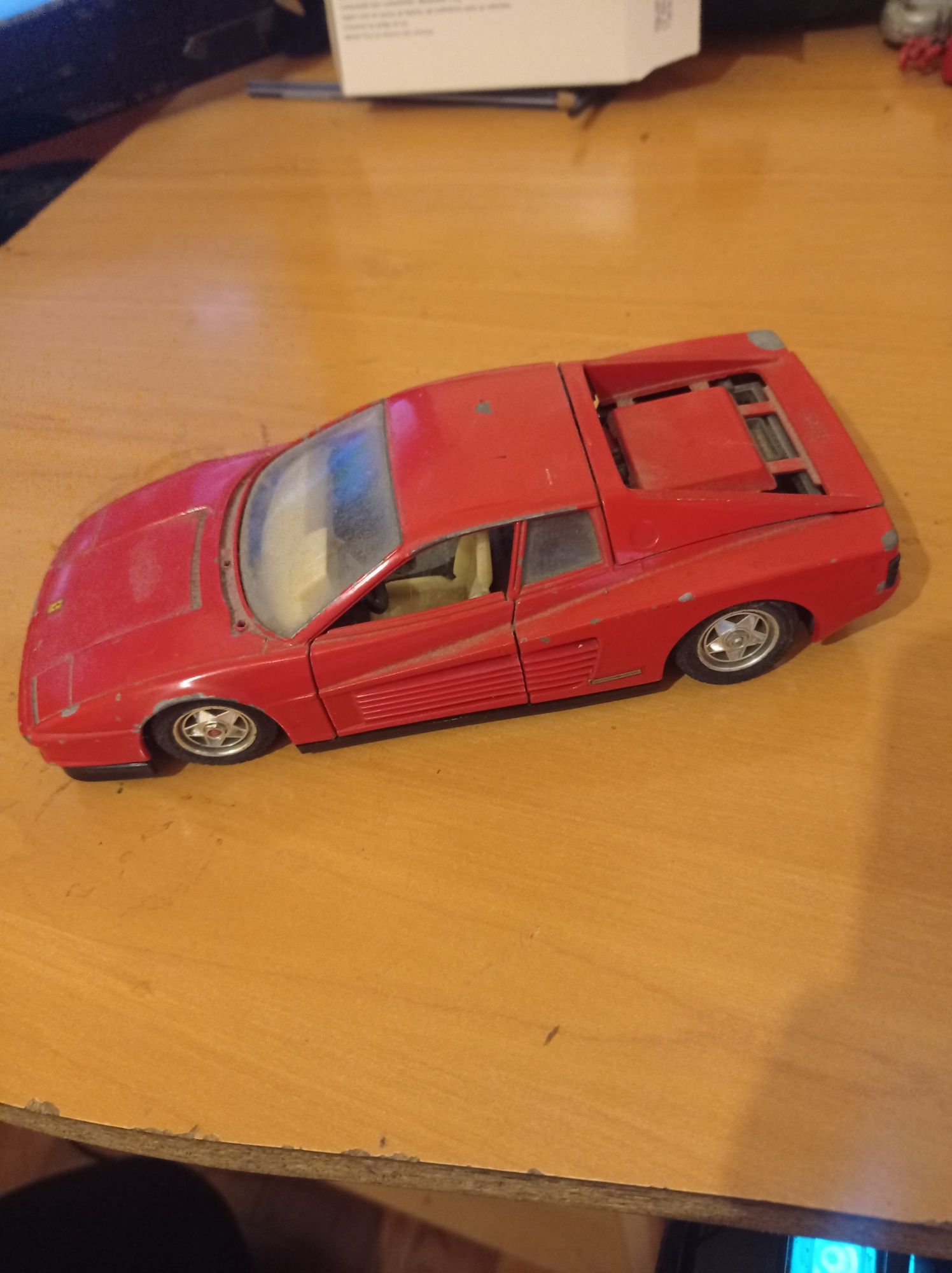 Miniatura Ferrari Testarossa 1/24