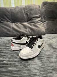 Кросівки Nike Air Jordan 1 Low light smoke grey