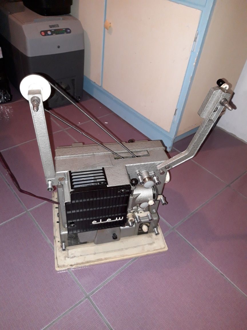 Projektor kinowy PRL