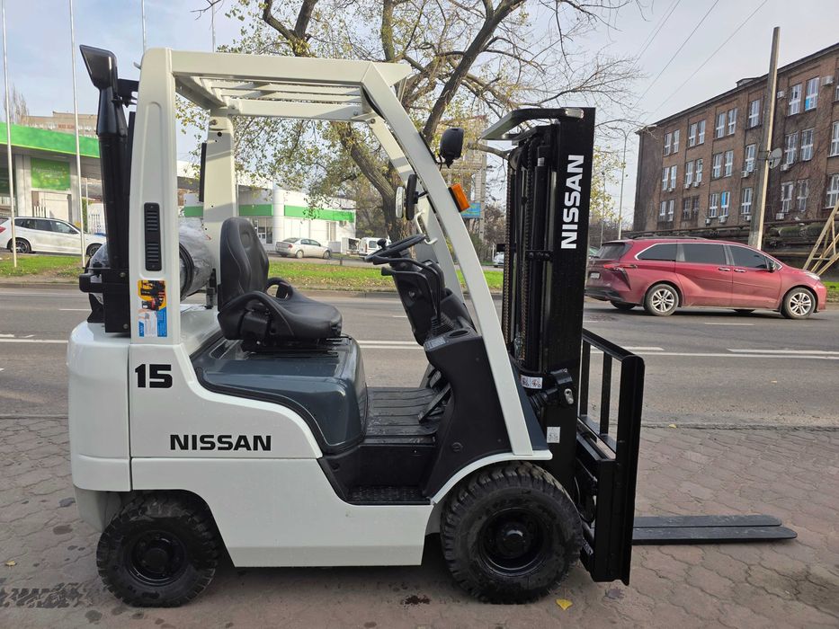 Навантажувач вилковий NISSAN P1F1A15D