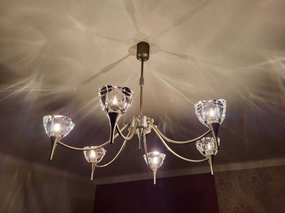 Elegancka lampa pokojowa z kinkietami