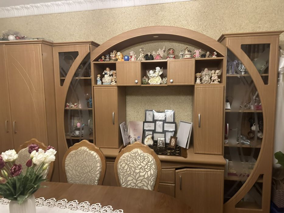 Стінка в кімнату