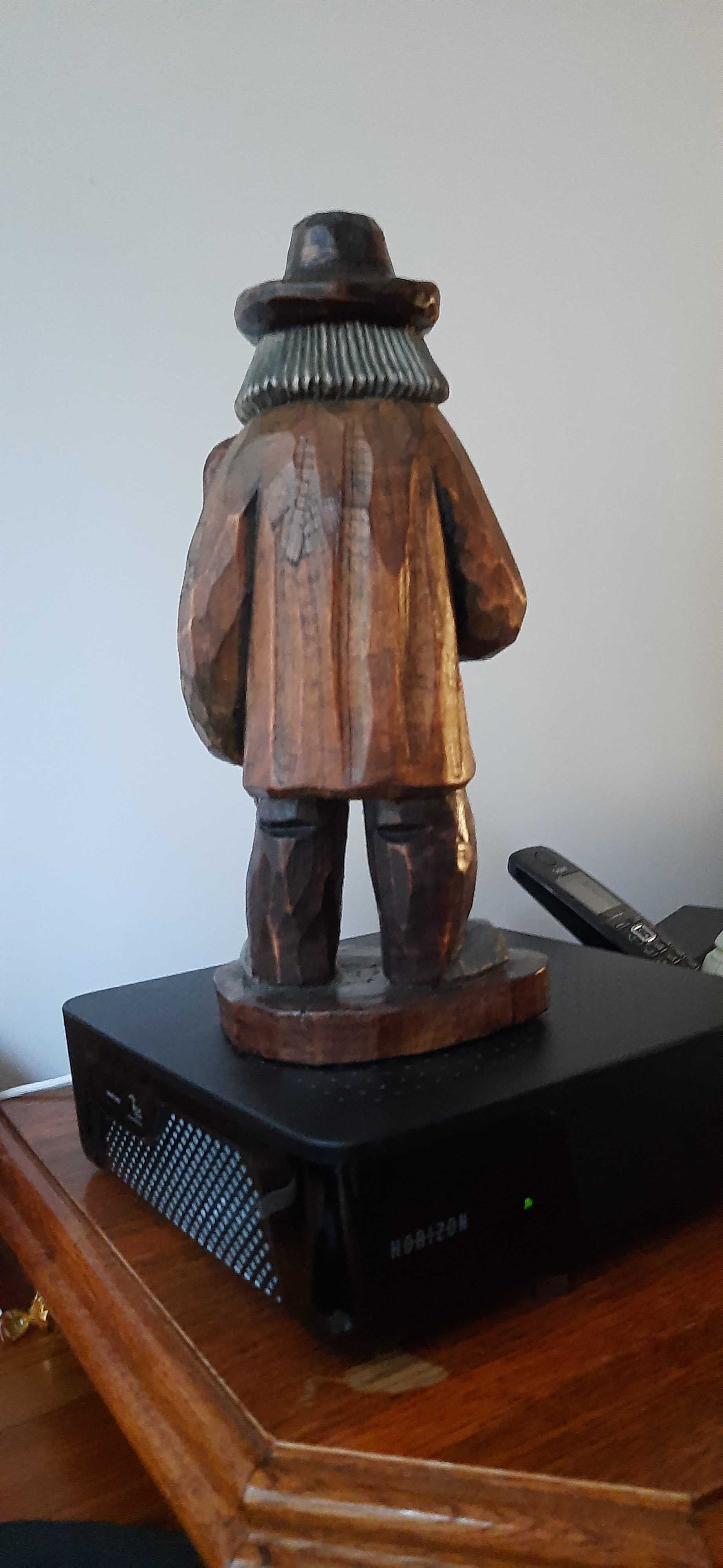 Figura z drewna muzyk 32cm wysoka