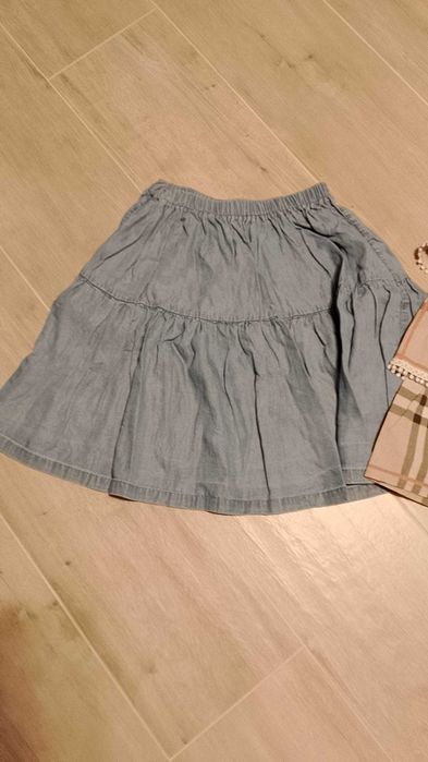 Spódniczki rozm. 140 obie razem