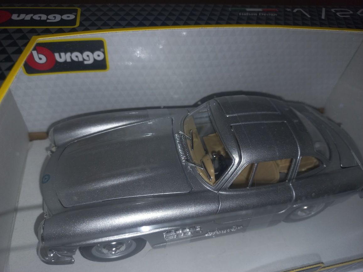 Bburago Mercedes-Benz 300SL srebrny,skala 1:24