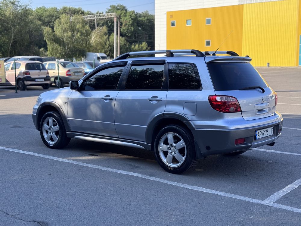Продам OUTLANDER 2.4 4x4 на АКПП в отличном состоянии!!!