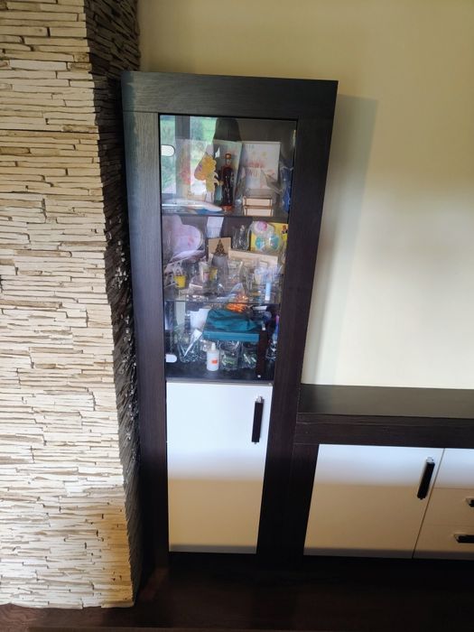 Pilnie sprzedam zestaw mebli do salonu biurko komoda witryna 2 rtv