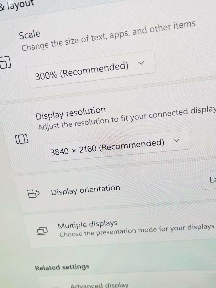 Monitor portátil UCOLOR O - OLED 4K 15.6” touchscreen