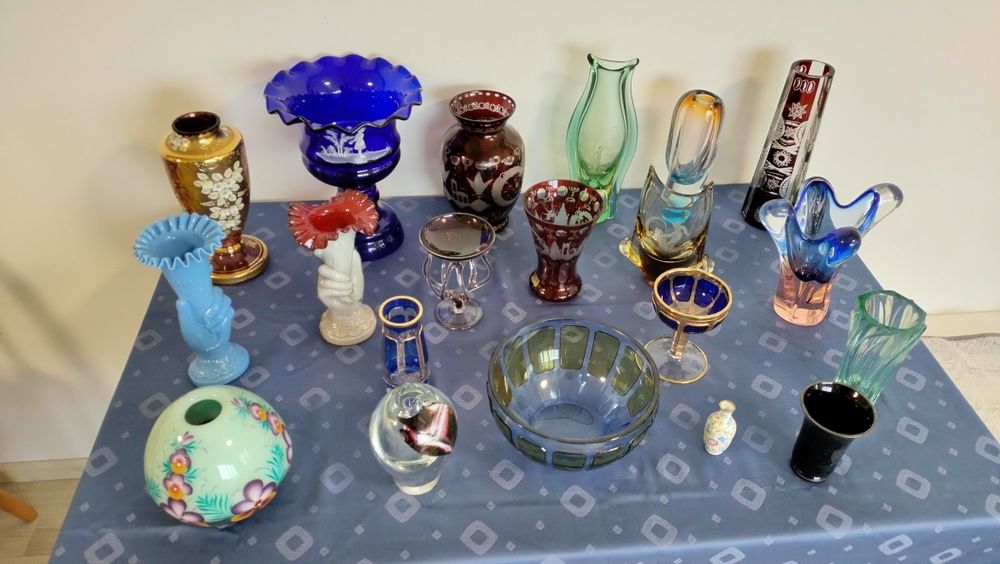 Вазы старинные. 20 шт.  Цветное стекло.