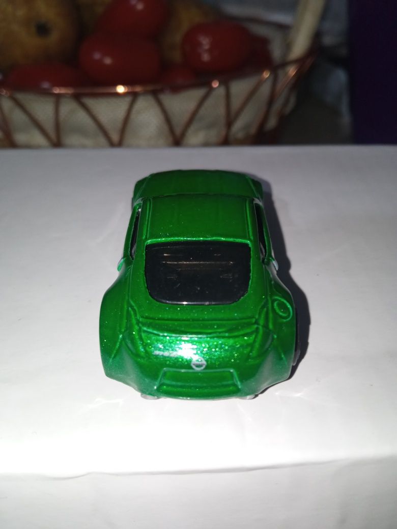 Nissan 370Z hot wheels zielony B