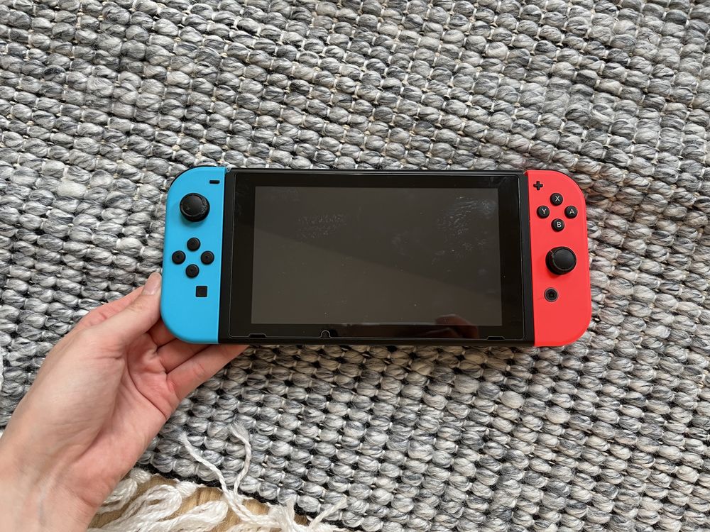 Konsola NINTENDO Switch HAC-001(-01) + karta pamięci 128GB + dwie gry