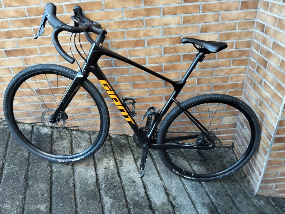 Vende se Gravel Giant carbono