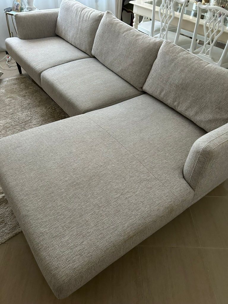 Sofá com chaise long bege (como novo)