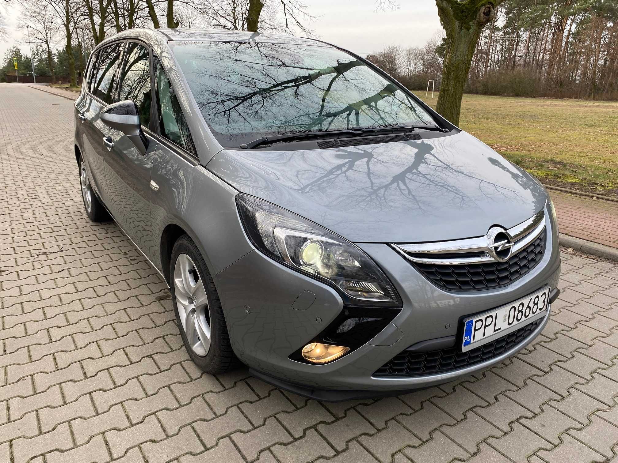 Opel Zafira Full