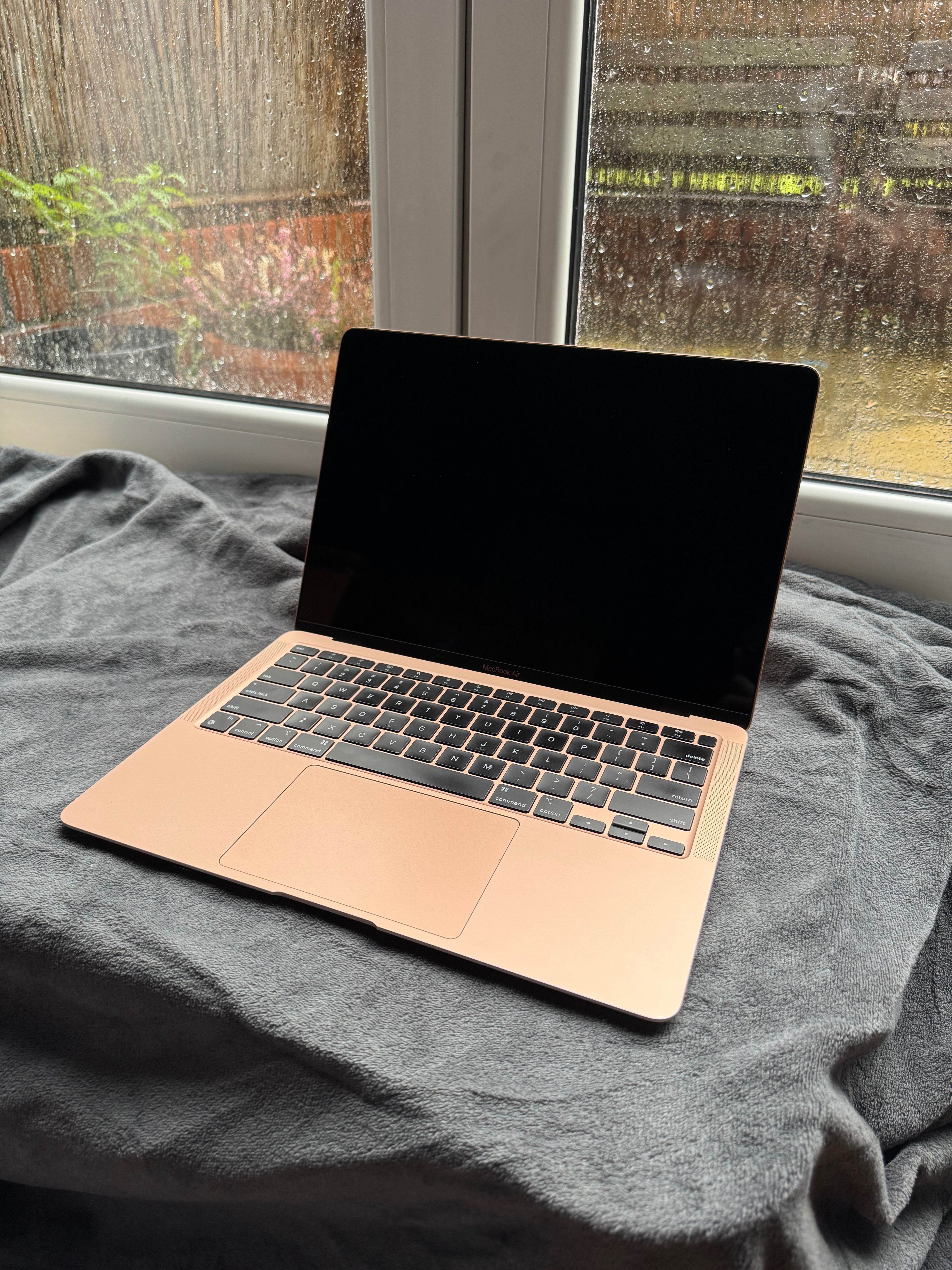 Złoty MacBook Air 13" M1 2020 | 8GB RAM | 256GB SSD
