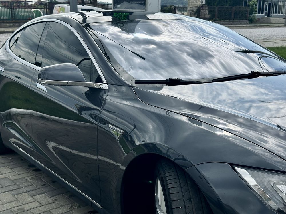 Продаю Tesla Model S 2015 Чернівці Повний Привід 70D