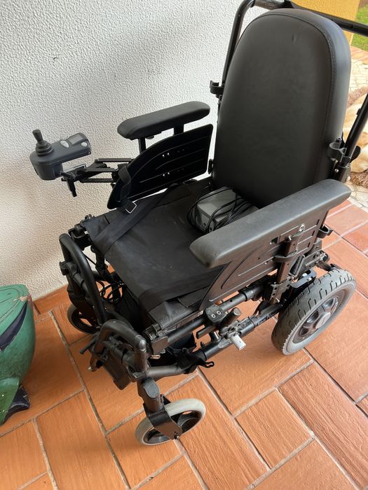 Cadeira elétrica nova com roda manual e roda elétrica