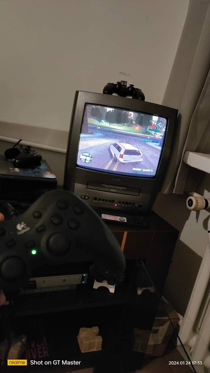 Konsola ps 2 slim w zestawie z padem i grami a także karta pamięci