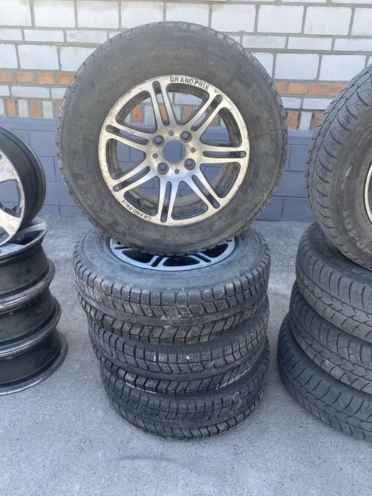 Продам титани з резиною і без