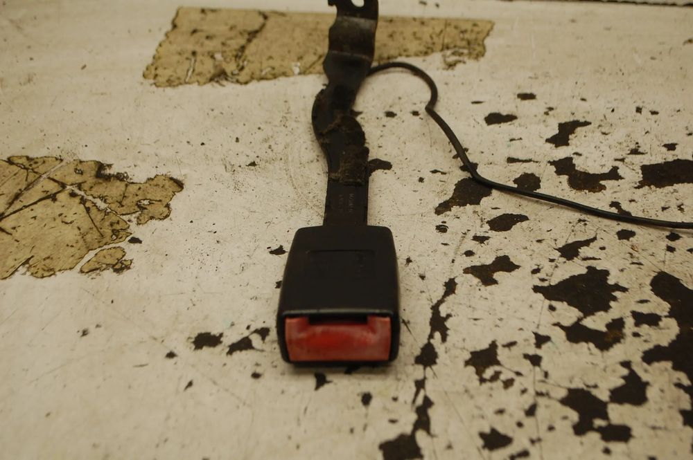 ZAPINKA PASA BEZPIECZEŃSTWA LEWY PRZÓD PRZEDNIA 1K4857755K VW GOLF V KOMBI GOLF V JETTA